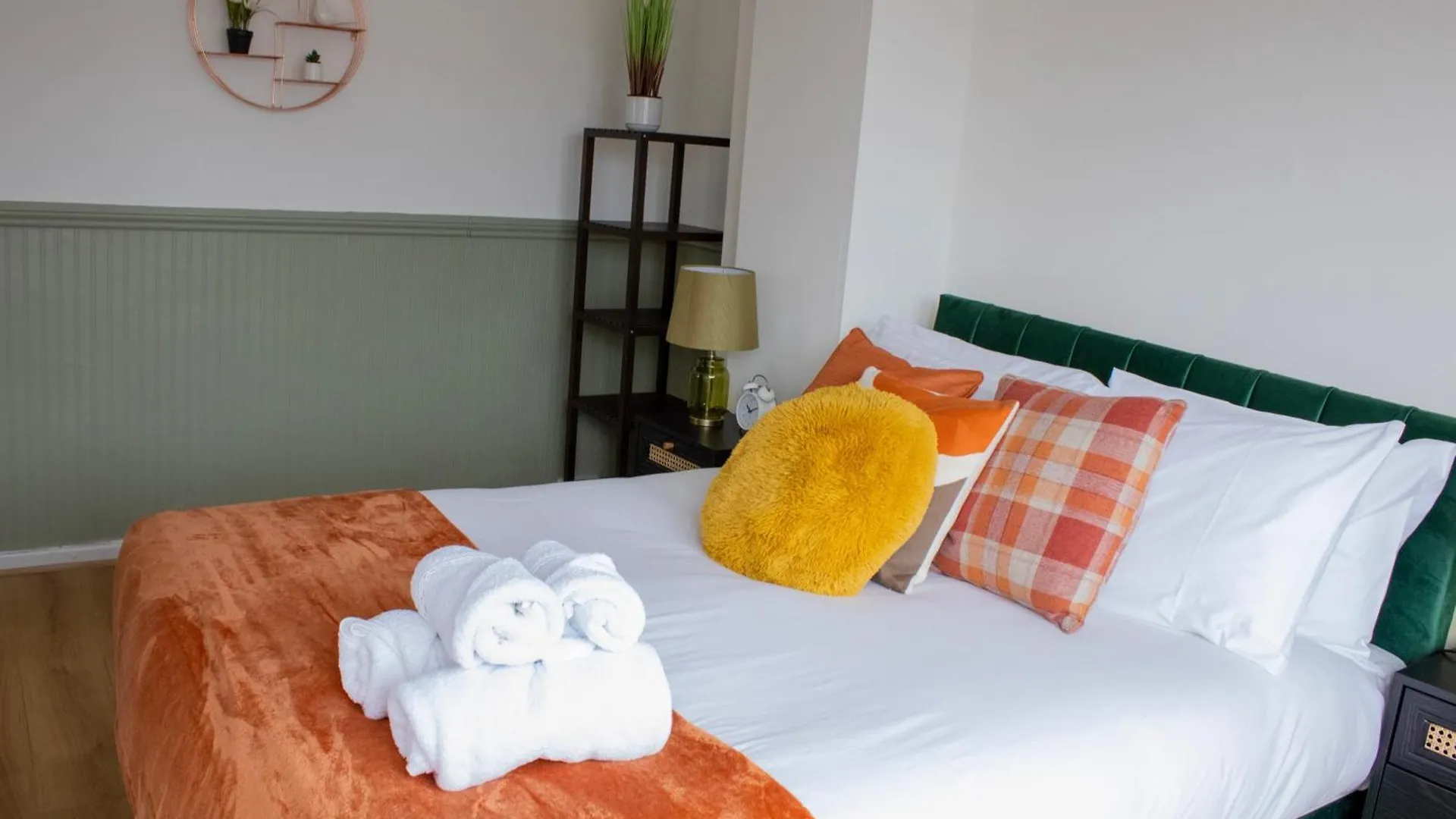 Holiday home Harvard House, Stylish 3 Bedroom House In Solihull 5 Mins To The Nec, Bhx ,Jlr With Free Parking Birmingham