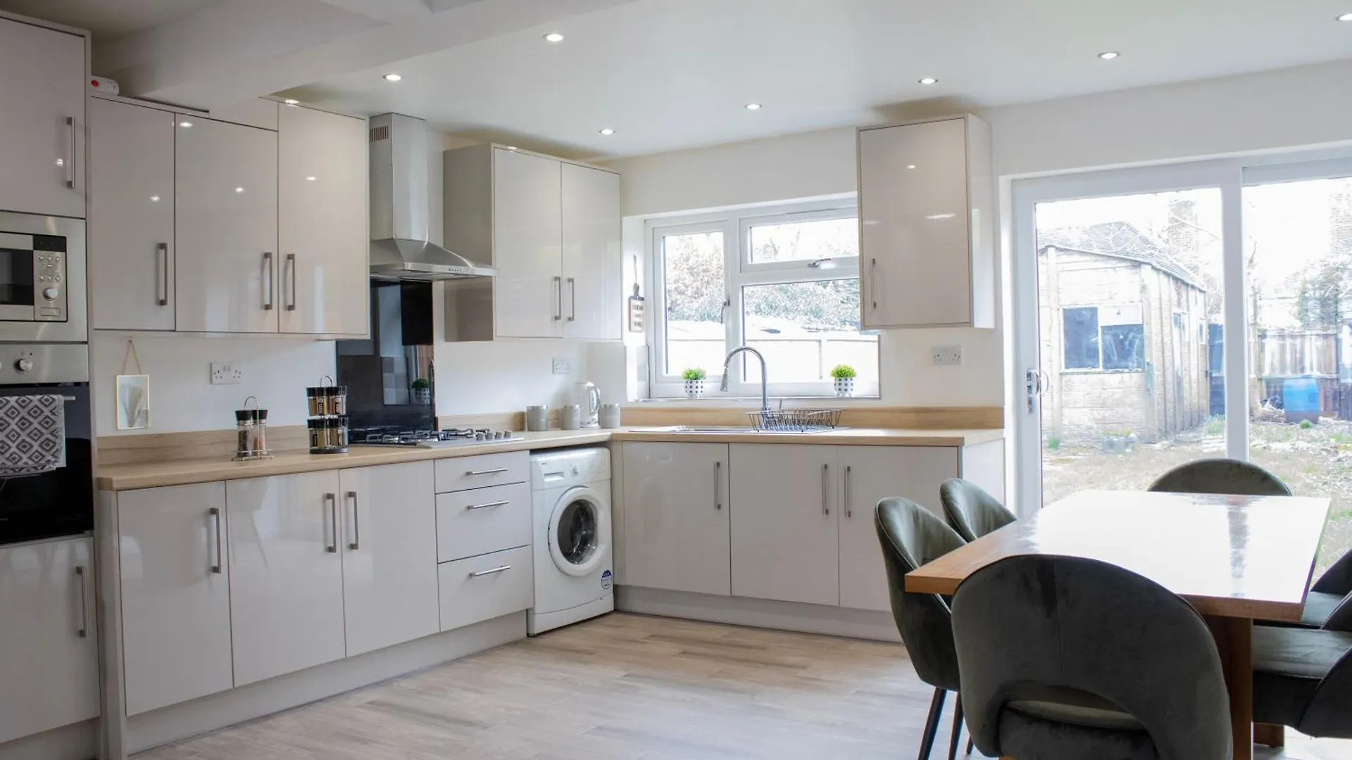 Harvard House, Stylish 3 Bedroom House In Solihull 5 Mins To The Nec, Bhx ,Jlr With Free Parking Birmingham United Kingdom