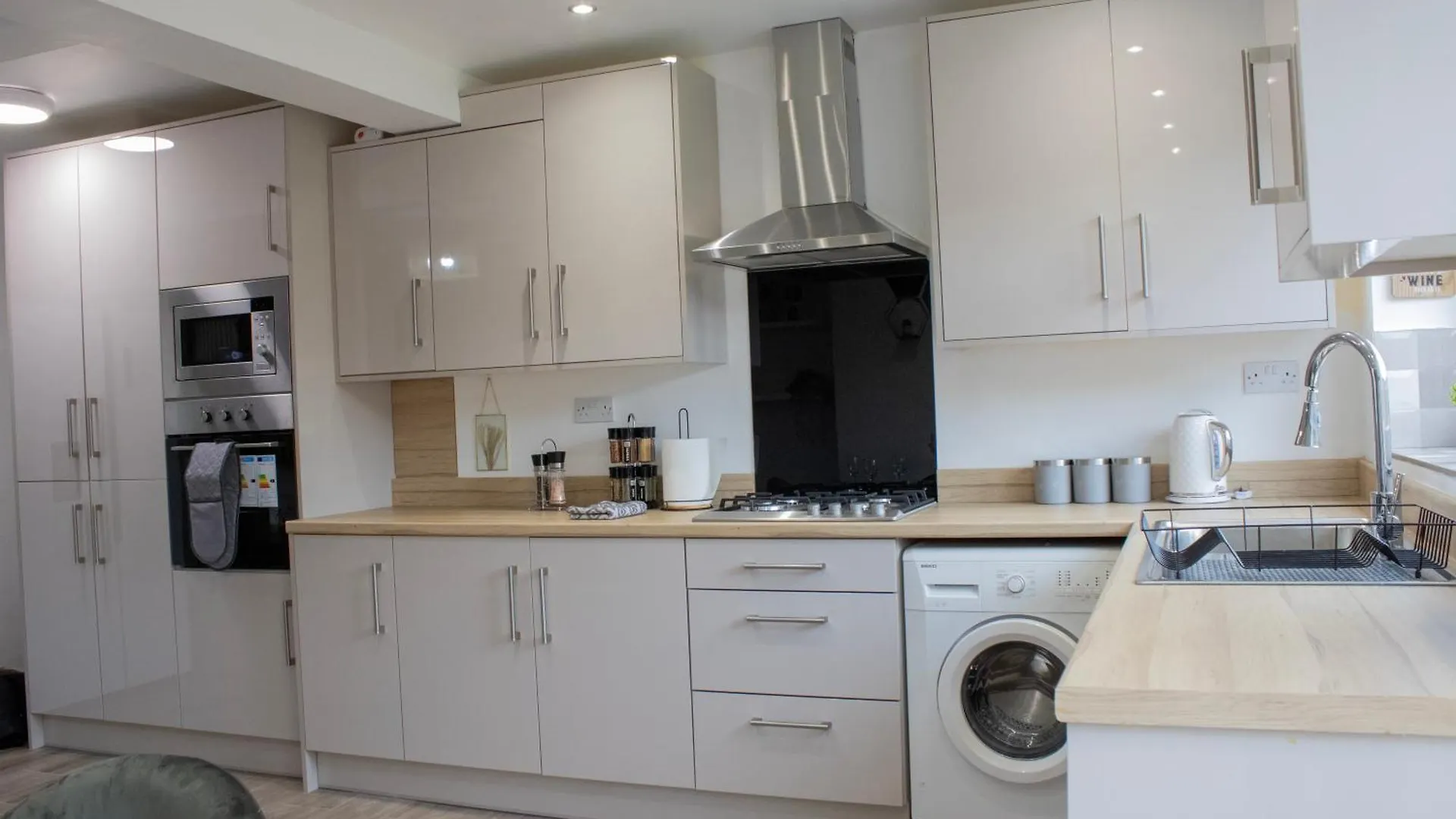 Harvard House, Stylish 3 Bedroom House In Solihull 5 Mins To The Nec, Bhx ,Jlr With Free Parking Birmingham 0*,