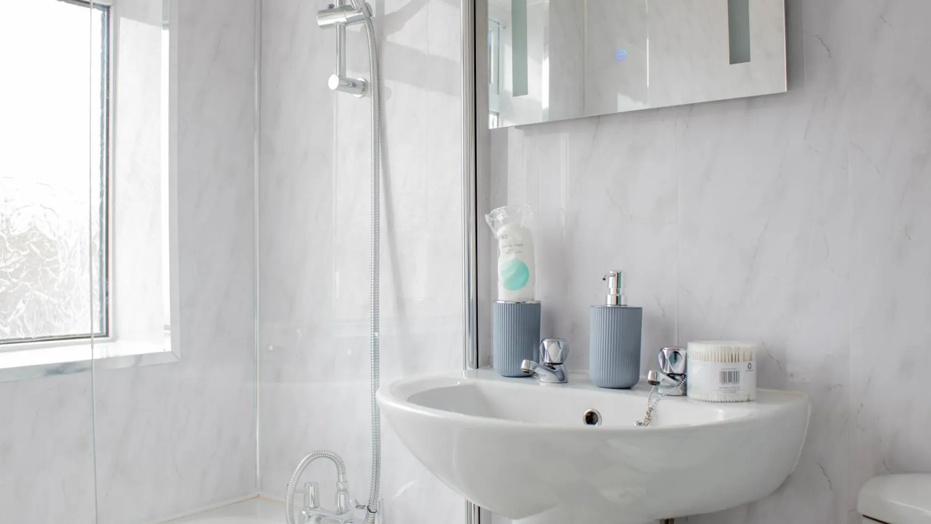 Harvard House, Stylish 3 Bedroom House In Solihull 5 Mins To The Nec, Bhx ,Jlr With Free Parking Birmingham Holiday home