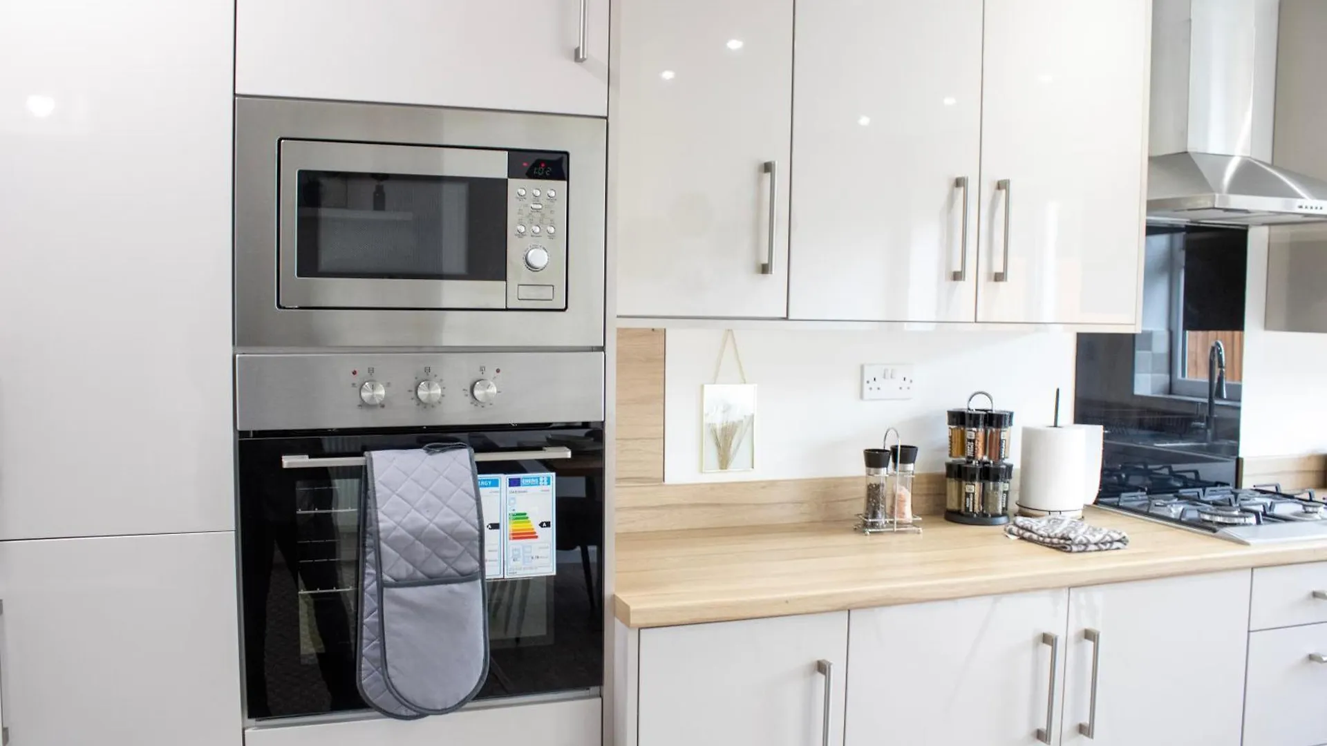 Harvard House, Stylish 3 Bedroom House In Solihull 5 Mins To The Nec, Bhx ,Jlr With Free Parking Birmingham